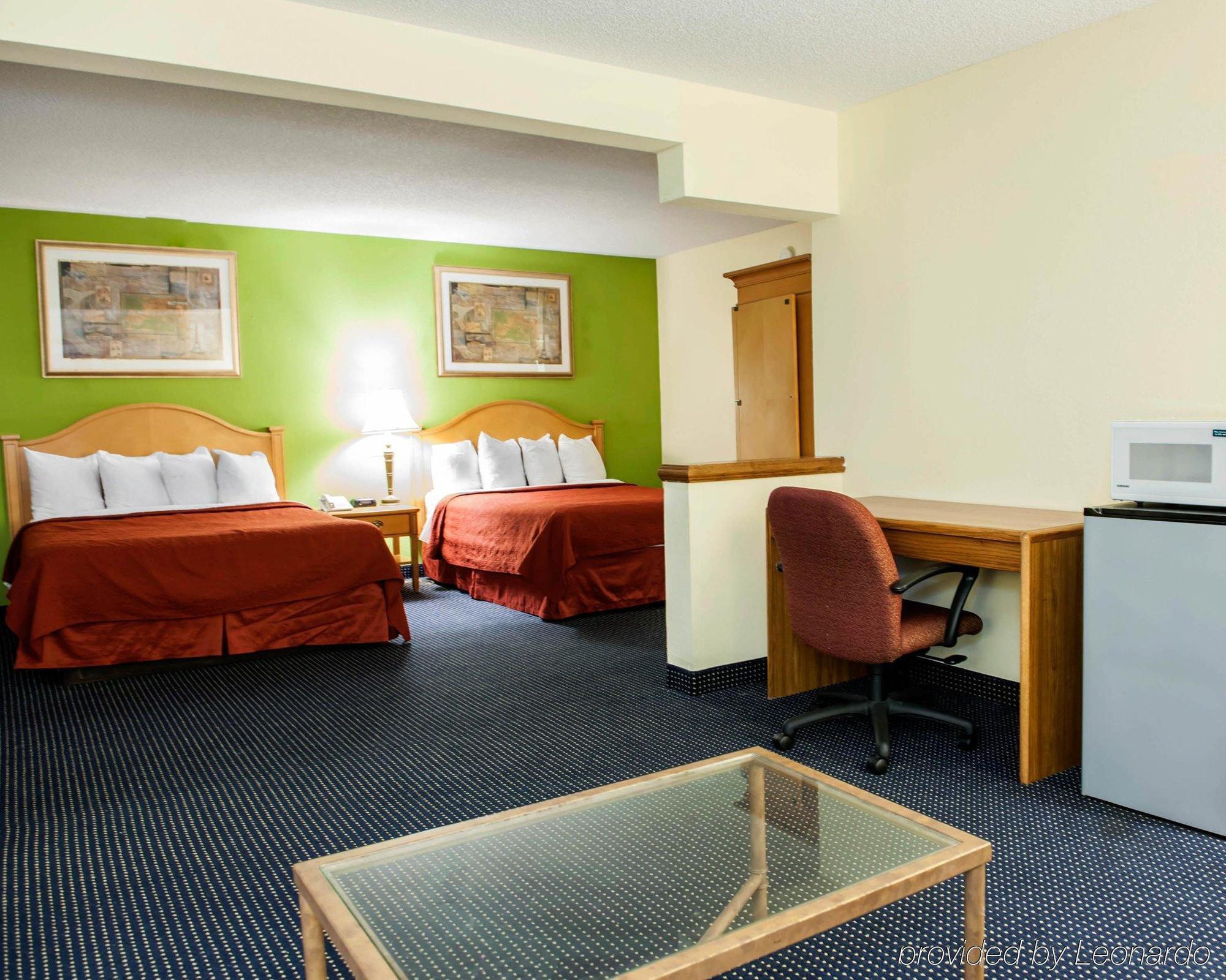 Hotel Quality & I-69 3*