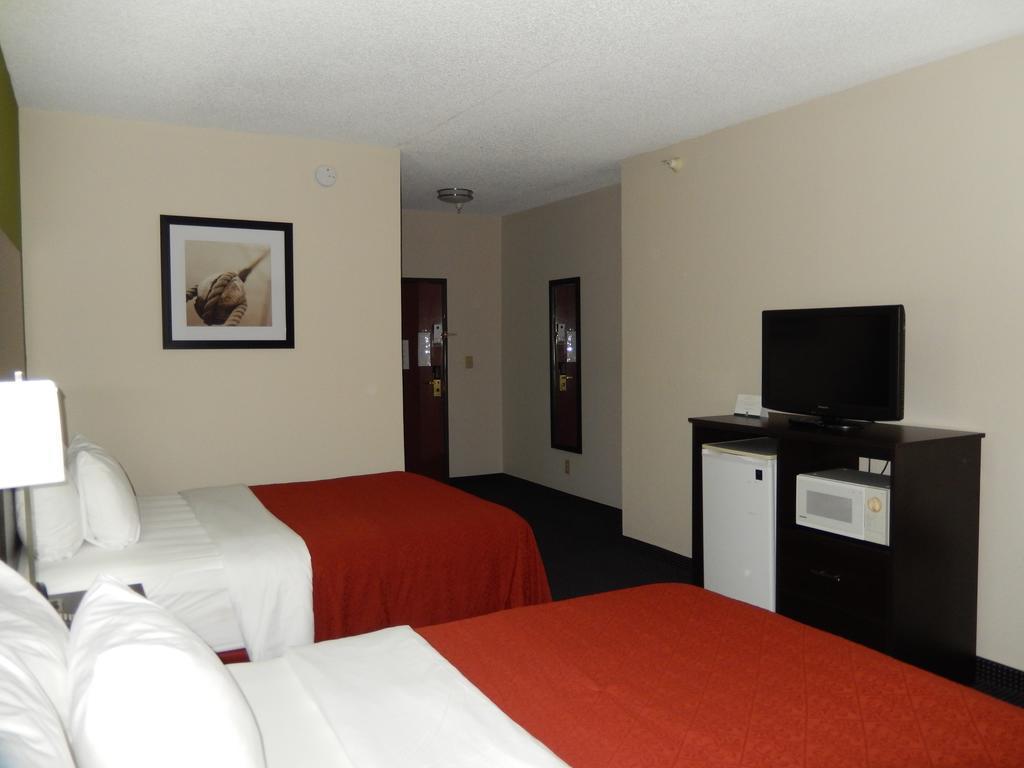 Quality & I-69 Hotel 3*